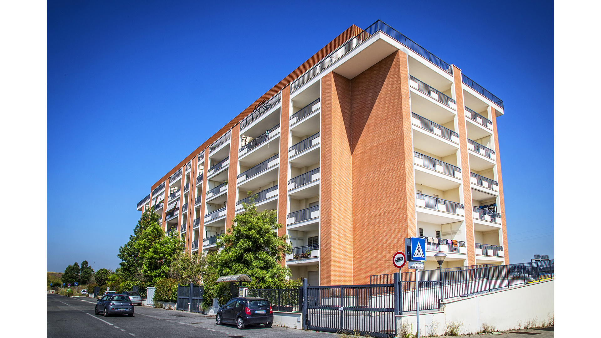 Facciata edificio Roma Ponte di Nona